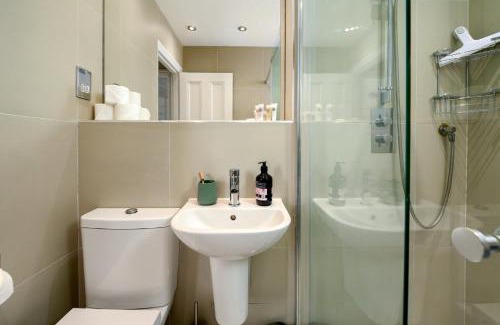 Chiswick Riverside Apartment | GuestReady - Charming Loft Apartment in Chiswick