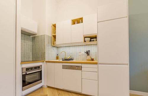 Les Grands Carmes Apartment | GuestReady - Chic Apt Near La Vieille Charité