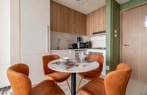 Nad Al Sheba Apartment | GuestReady - Contemporary Meydan delight