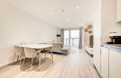 Hounslow Central Apartment | GuestReady - Cosmopolitan Living in Hounslow