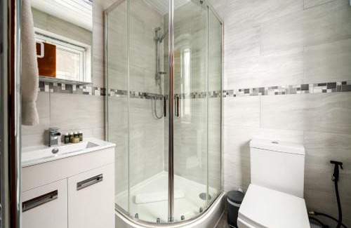 Swiss Cottage Apartment | GuestReady - Family retreat in London