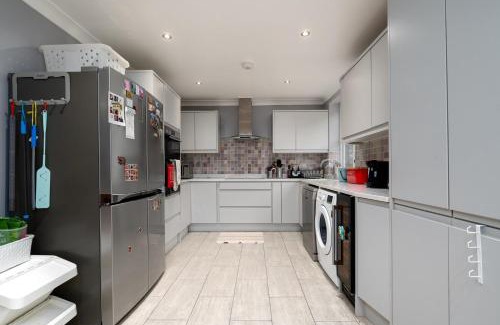 Swiss Cottage Apartment | GuestReady - Family retreat in London