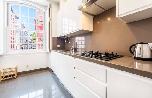 Sacramento Apartment | GuestReady - Newly Renovated Chiado Haven
