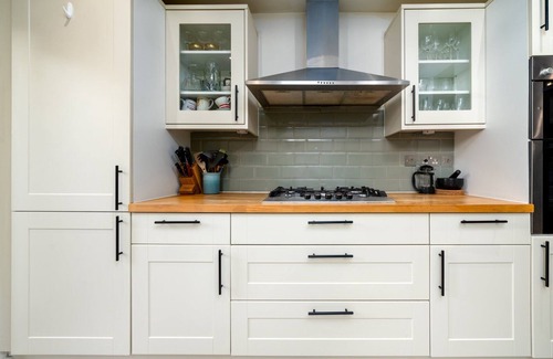Lee Green House | GuestReady - Parkside retreat with a woodland view