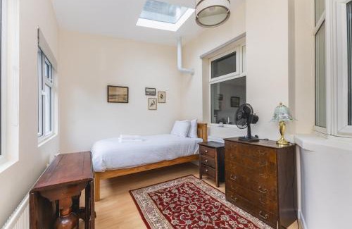 Finchley House | GuestReady - Relaxing Finchley retreat with garden