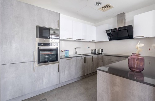 Dubai Marina Apartment | GuestReady - Skyview Home with Marina View