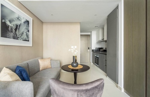 Business Bay Apartment | GuestReady - Sleek stay with Dubai Canal View