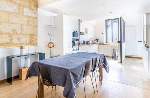 Talence House | GuestReady - The secret garden in Talence