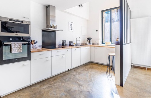 Talence House | GuestReady - The secret garden in Talence