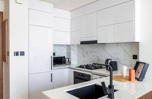 Jumeirah Village Circle Apartment | GuestReady - Top-Floor Tranquillity in JVC