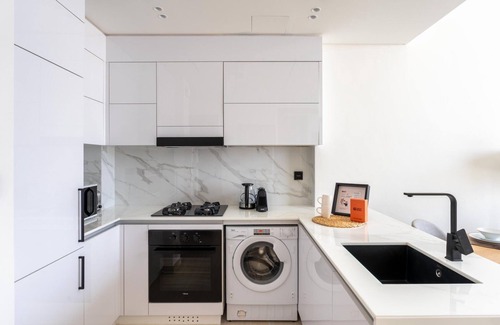 Jumeirah Village Circle Apartment | GuestReady - Top-Floor Tranquillity in JVC