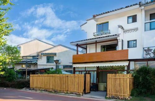 Diecai Hotel | Guilin Qingshanshe Hotel -Free pick up train station stay two nights