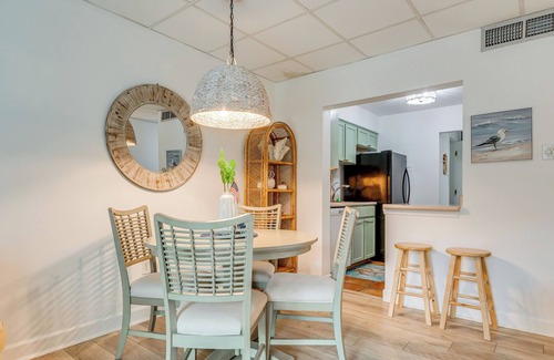 Pensacola Condo | Gulf Breeze Escape w/Patio + Community Pool!