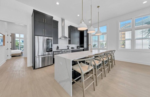 Fort Walton Beach House | Gulf Front, 8 BR 6 BA + Private Pool & Hot Tub + Pickleball Fun