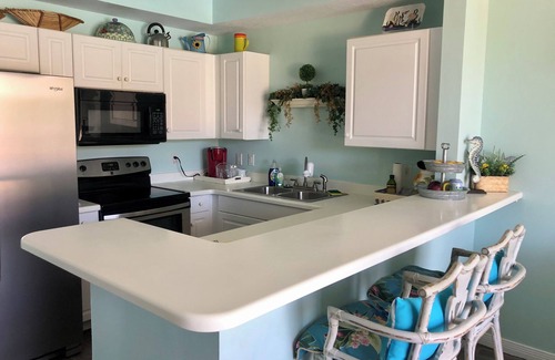 Fort Walton Beach Condo | GULF SIDE UNIT! FREE BEACH SERVICE!