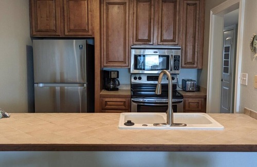 Ono Island Condo | Gulf Side Villas 1B Pet Friendly Gulf Front condo-Free Daily Activities