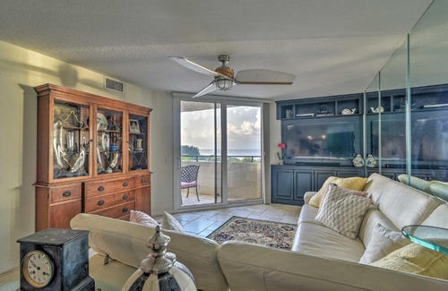 Hudson Apartment | Gulf-View Hudson Condo in Waterfront Resort!