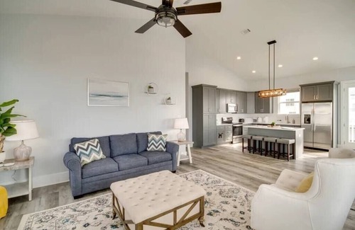 Mississippi City House | Gulfport Beach Retreat - Sleeps up to 10!