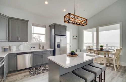 Mississippi City House | Gulfport Beach Retreat - Sleeps up to 10!