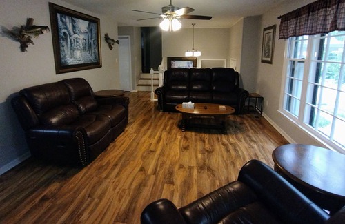 Scottsboro House | Guntersville Lake - access to boat launch and pier - sleeps 12