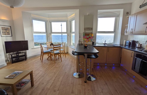 Rhyd-y-clafdy Cottage | GWEL Y MOR, family friendly, country holiday cottage in Pwllheli