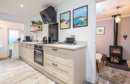 Trefin House | Gwestyr Wennol, Holiday Home Trefin, Sleeps 6, 3 bedrooms, bathrooms