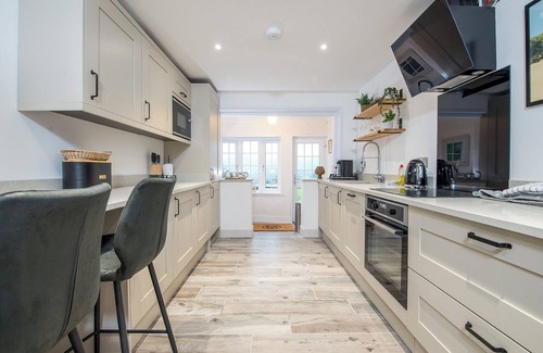 Trefin House | Gwestyr Wennol, Holiday Home Trefin, Sleeps 6, 3 bedrooms, bathrooms