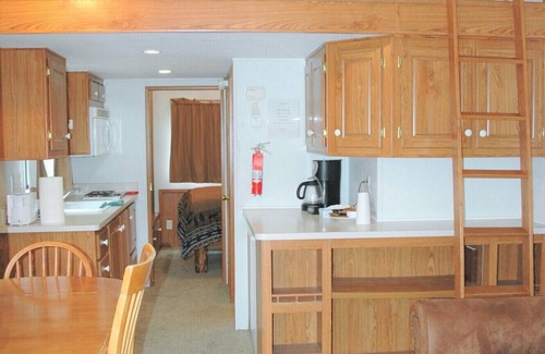 Cooper Landing Apartment | Gwin's Lodge Poplar Chalet #3
