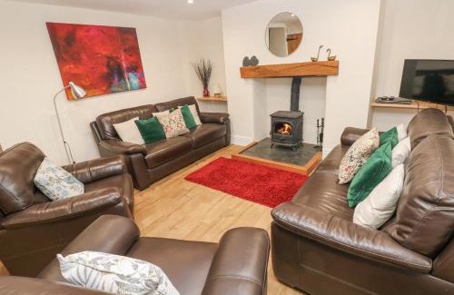 Newcastle Emlyn House | Gwynfa