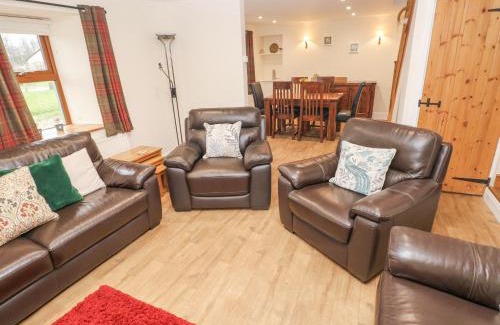 Newcastle Emlyn House | Gwynfa