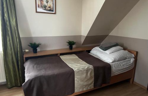 Veszprem House | Gyarmati Panzió & Étterem