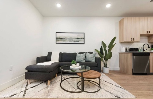 East Liberty Apartment | GYM+PARKING+HULU Near UPMC|Universities|Shopping