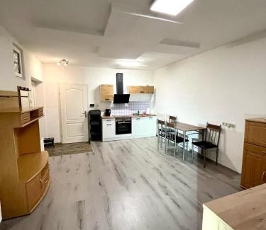 Bruck an der Mur House | Häuschen für Monteure, Autobahn