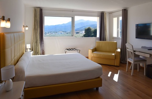 Lucciana Hotel | Hôtel Castellu Rossu