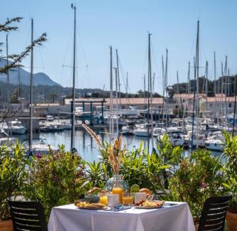 Six-Fours-les-Plages Hotel | Hôtel Helios & SPA - Ile des Embiez