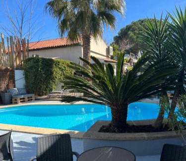 Aigues-Mortes Hotel | Hôtel Le Médiéval- Parking inclus