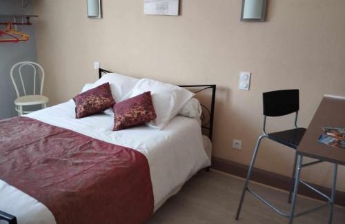 Prades-d'Aubrac Hotel | Hôtel Moderne