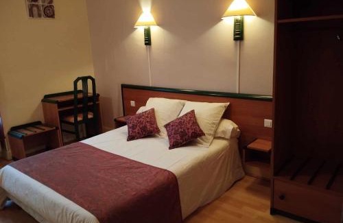 Prades-d'Aubrac Hotel | Hôtel Moderne