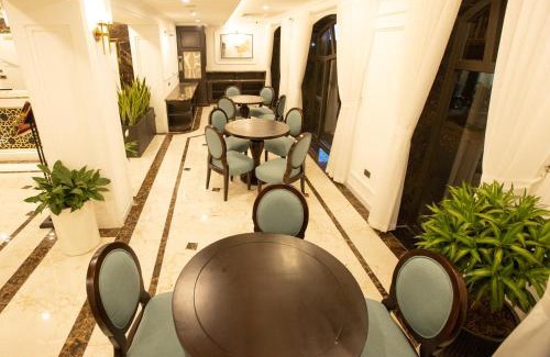 Trung Hoa Nhan Chinh Hotel | Hồng Vận Hotel