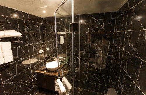 Trung Hoa Nhan Chinh Hotel | Hồng Vận Hotel