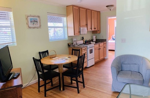 St. Pete Beach House | H-4 Havana Inn -2 bed 1 bath