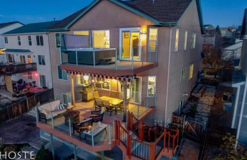 Northeast Colorado Springs House | *H* 5BR Home Getaway w/HOT TUB *