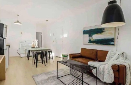 Short North Apartment | H Boutique 2 bedroom walk directly into to nightlife. Next to Convention center