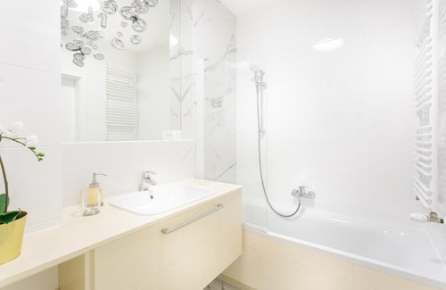 Grunwald Apartment | H2 APARTMENT- Gąsiorowskich 4 - Parking Podziemny - Self Check In 24h - MTP Targi - PKP - Sklep Netto w budynku
