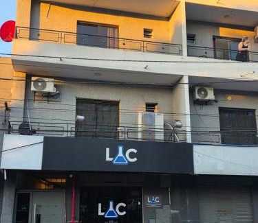 Asuncion Hotel | Habitación doble Baño privado frente al Hospital Militar solo efectivo guaranies