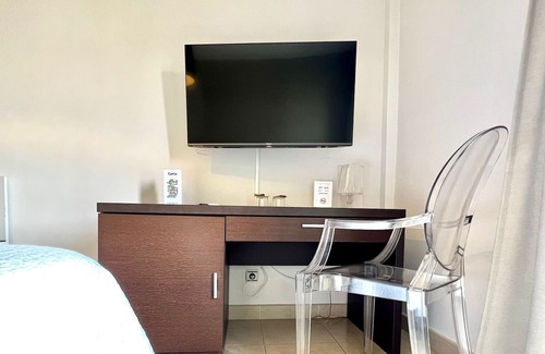 Los Llanos Bed & Breakfast | Habitacion con balcon, Wifi y con piscina