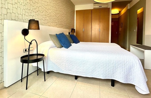 Los Llanos Bed & Breakfast | Habitacion con balcon, Wifi y con piscina