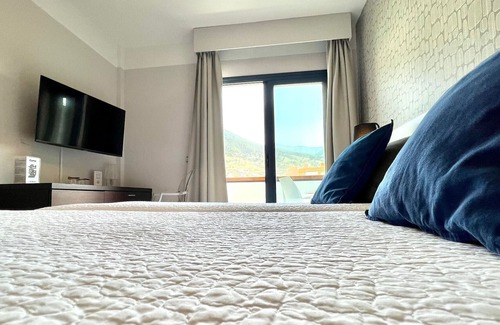 Los Llanos Bed & Breakfast | Habitacion con balcon, Wifi y con piscina