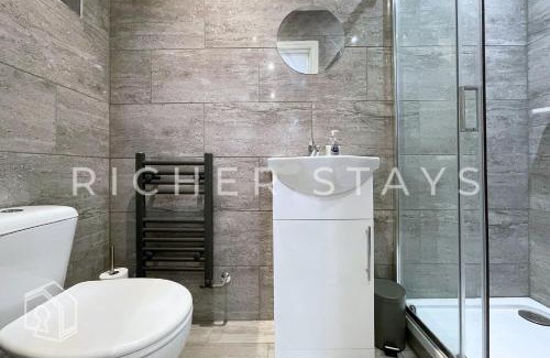Clapton Hotel | Hackney Suites - En-suite rooms & amenities