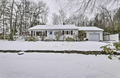 Hadley House | Hadley Vacation Rental 24 Mi to Springfield!